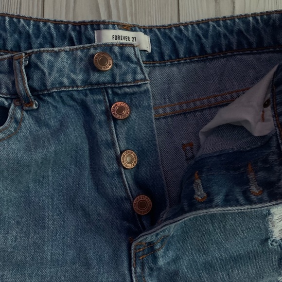 Distressed jean shorts - Picture 3 of 4